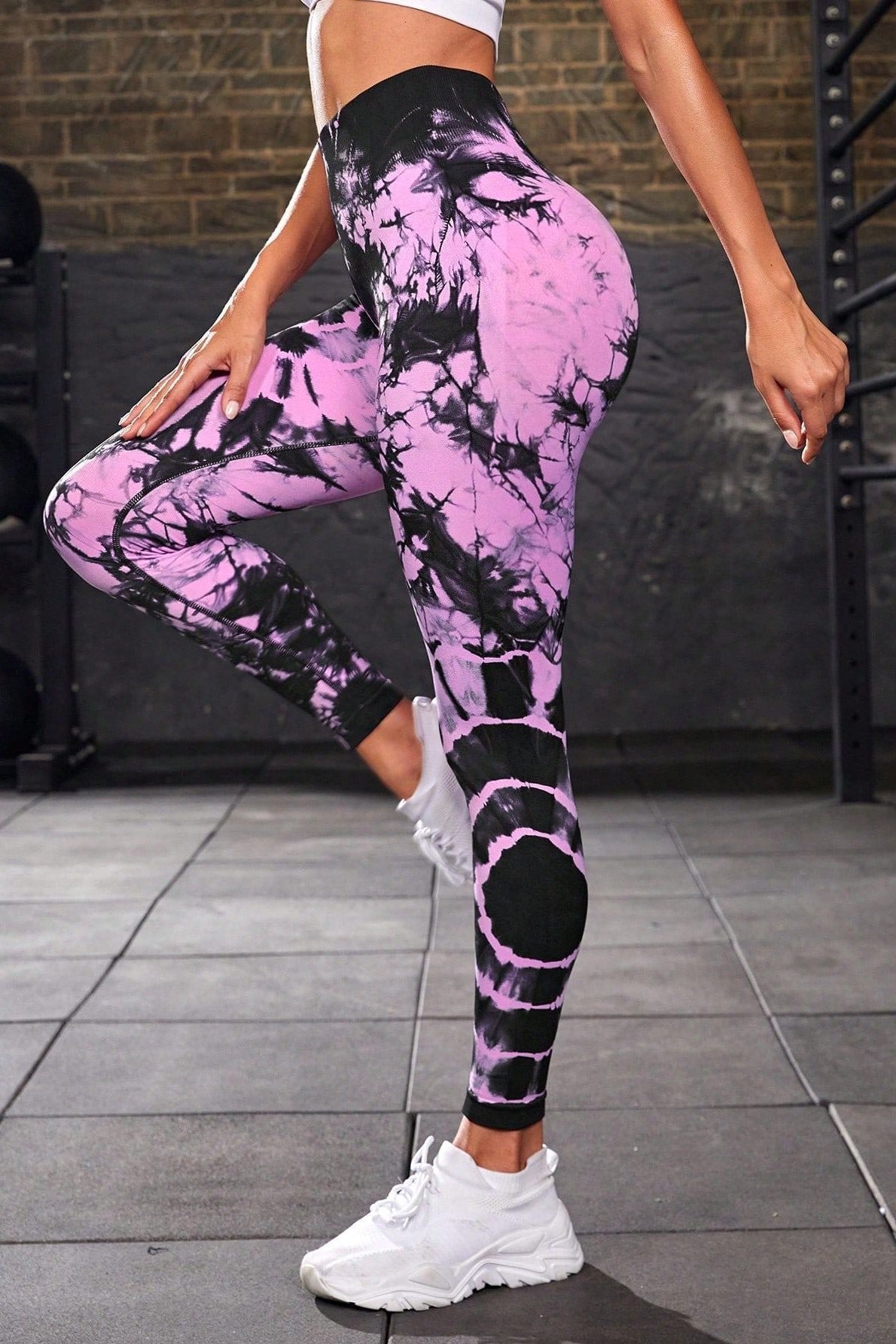 Pantalones de yoga de cintura alta con efecto tie dye sin costuras en color morado 