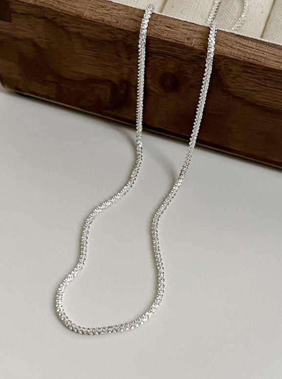 Collar de plata con cadena brillante para clavícula