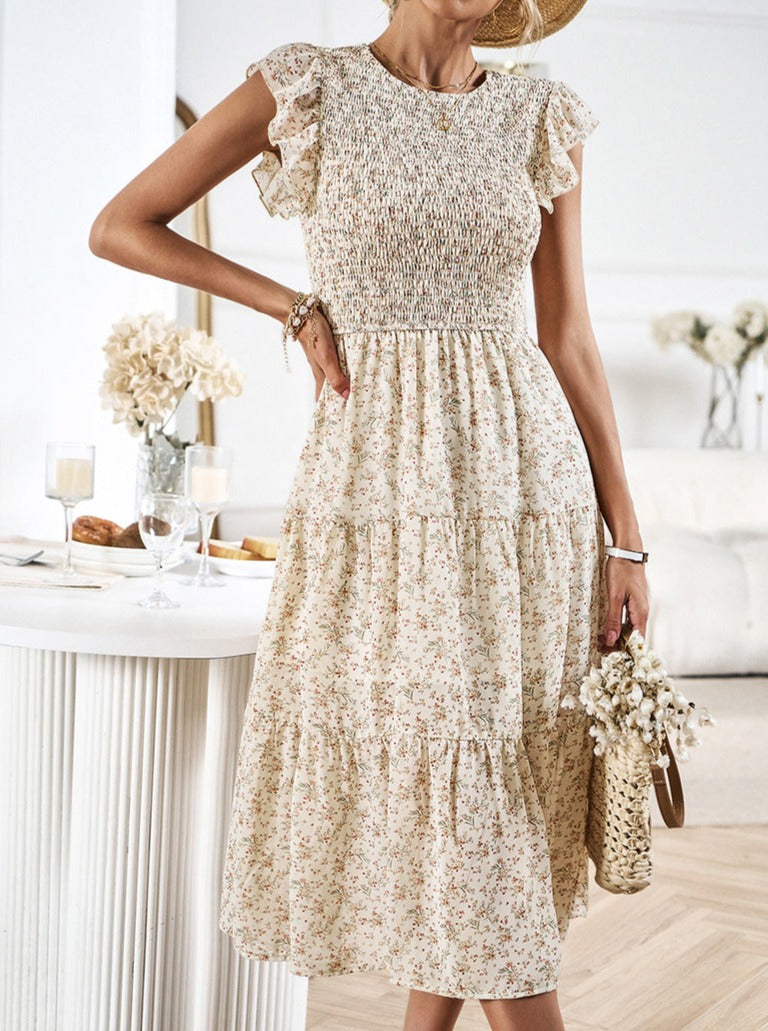 Vestido midi con volantes y cintura definida con diseño floral